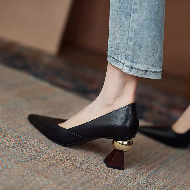 O1CN012EJTzt1rjza0UvM2Z_!!2211802525668-0-cib Women's special-shaped heels fashionable - Image 1