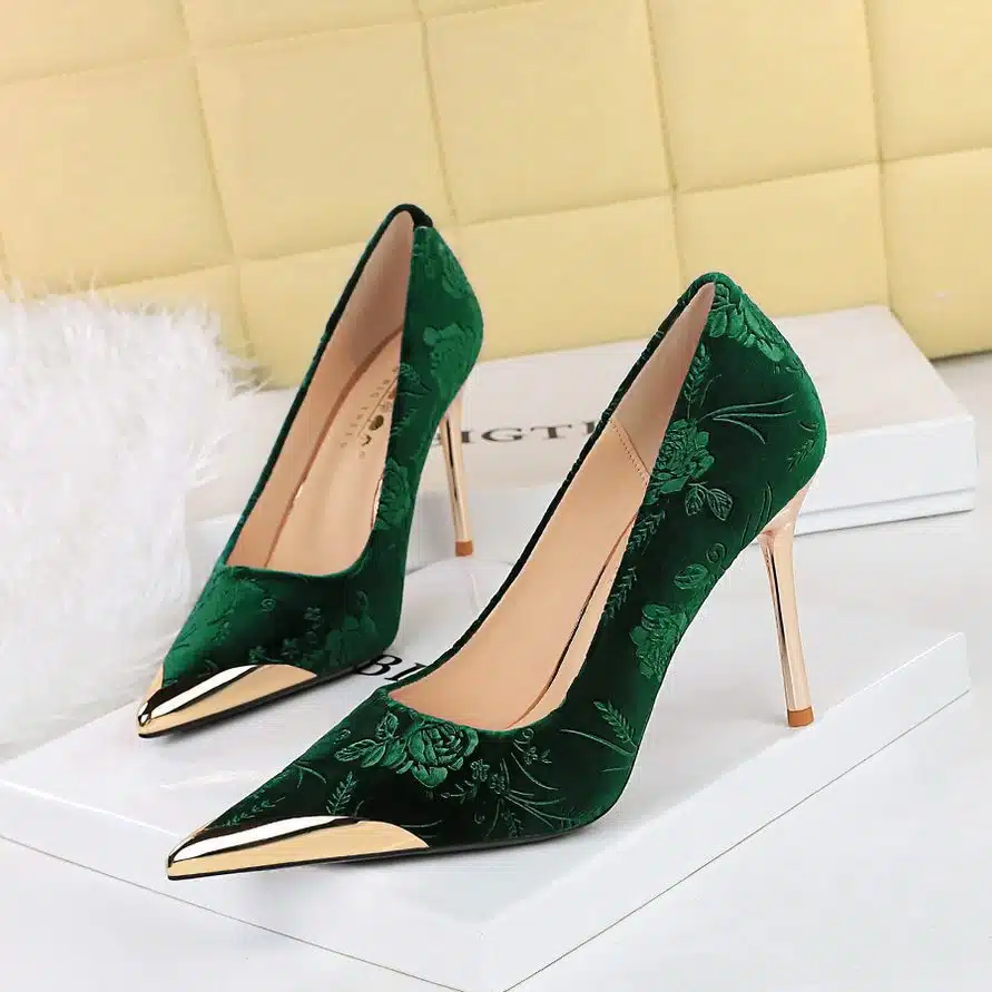 O1CN01AecVVu23IJKklo2ar_!!1862697232-0-cib Banquet Chinese style women's shoes with stilettos - Image 1