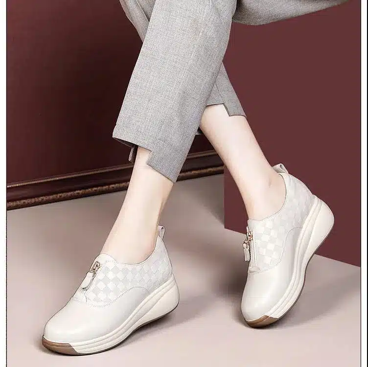 O1CN01tC92z71sHt1Sjoeju_!!4042955742-0-cib Soft sole plaid Roman retro casual front zipper women's shoes - Image 1