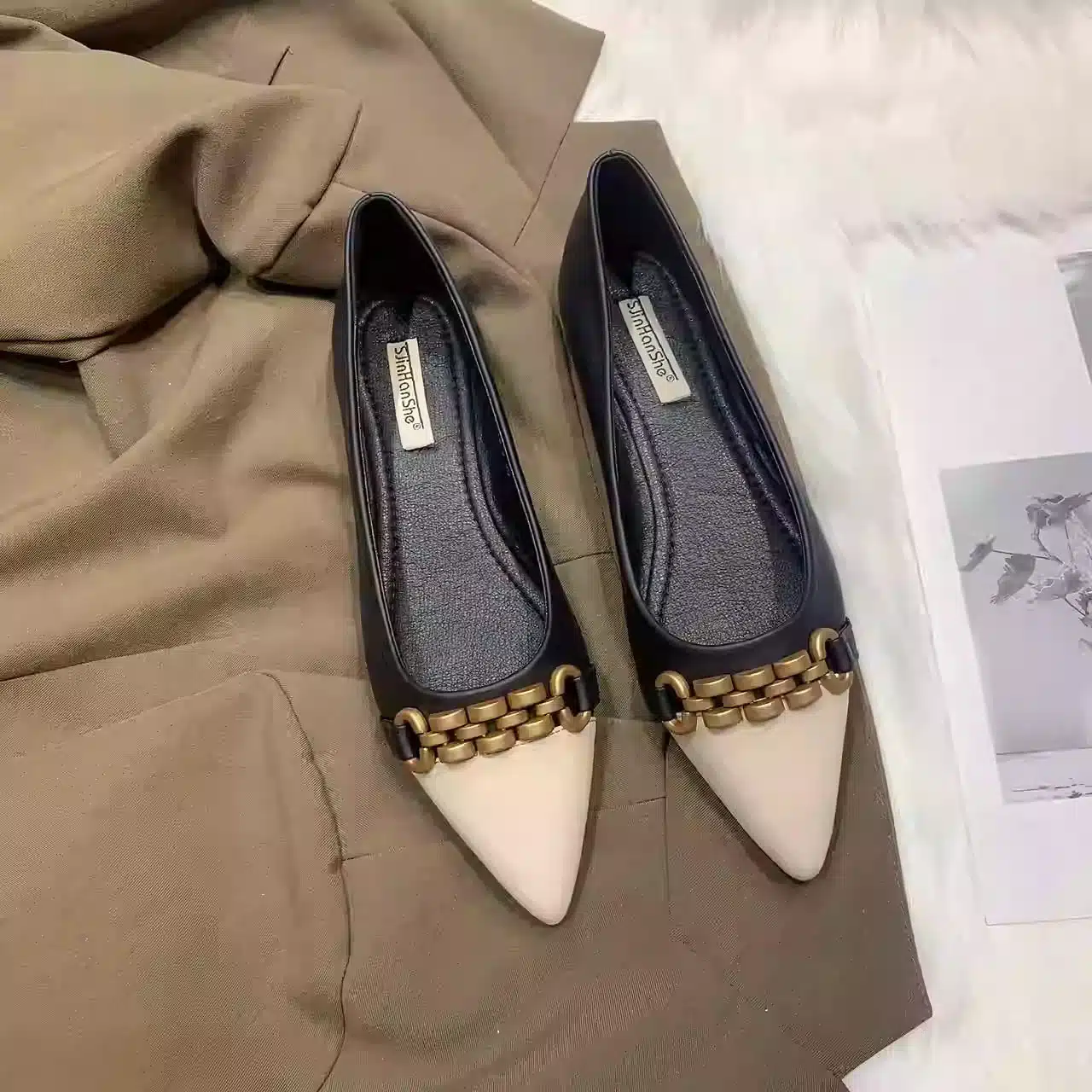 O1CN01E55QiL1TPL1MF6MkX_!!2592202374.jpg_q30.jpg_ ROYAL ANNAS soft leather retro flat shoes fashionable pointed soft sole comfortable - Image 1