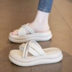 New soft-soled non-slip flip flops high-end rhinestone thick-soled beach sandals